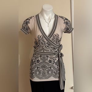 BCBG MaxAzria Jersey Kent RapFront Top SZ XS Cream Color W Black Floral …